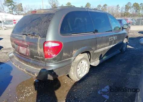 2002 Dodge Grand Caravan Sport z USA, uszkodzony, nr VIN 2B4GP44332R753937